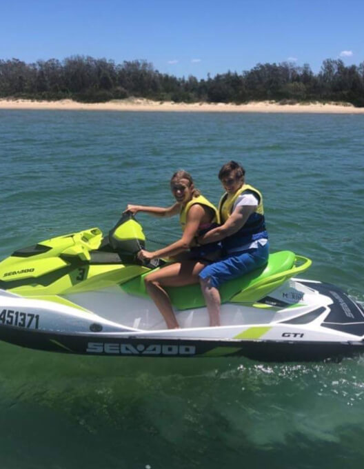 <span class="text-circle">JET SKI <br>HIRE</span>